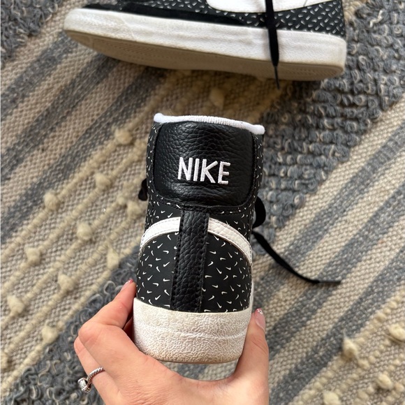 nike youth logo blazers mids - Picture 3 of 7